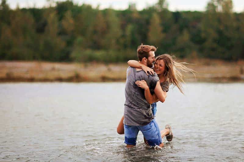 Top 10 Things Girls Do That Guys Love (But Will Never Admit)