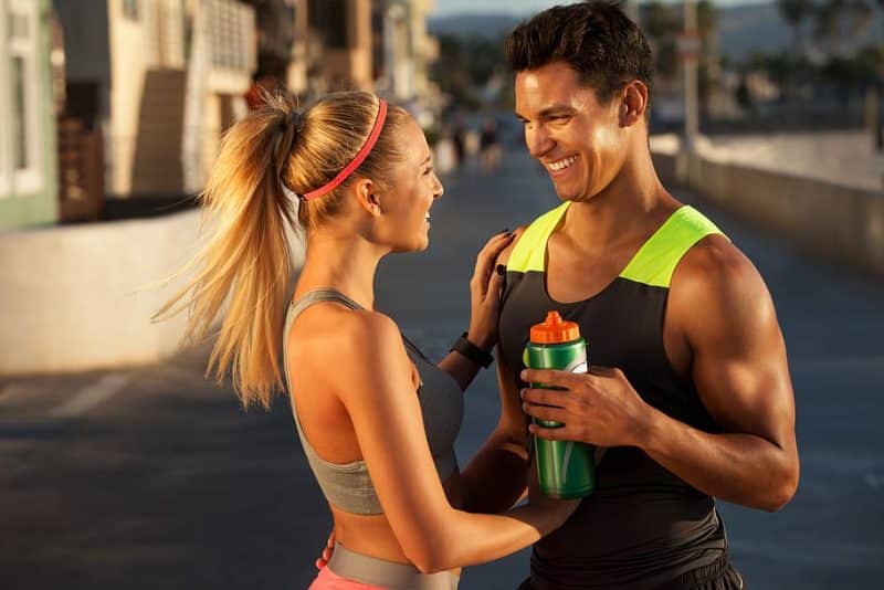 How To Approach A Guy At The Gym (5 Simple Steps)
